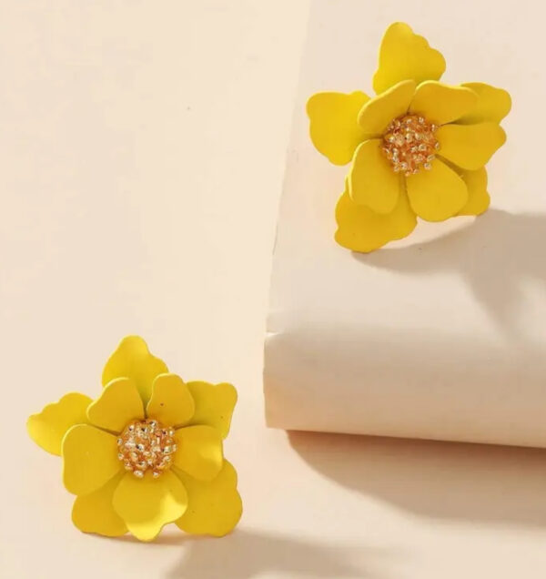 Arete flor amarillo